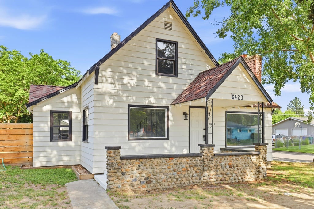 Photo of 6423 N Washington St, Spokane, WA 99208 (MLS # 202613404)