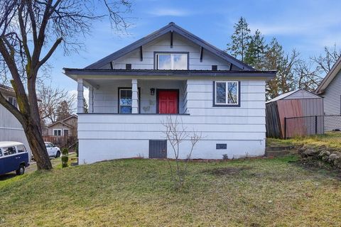 Photo of 3611 W HEROY Ave, Spokane, WA 99205 (MLS # 202613417)
