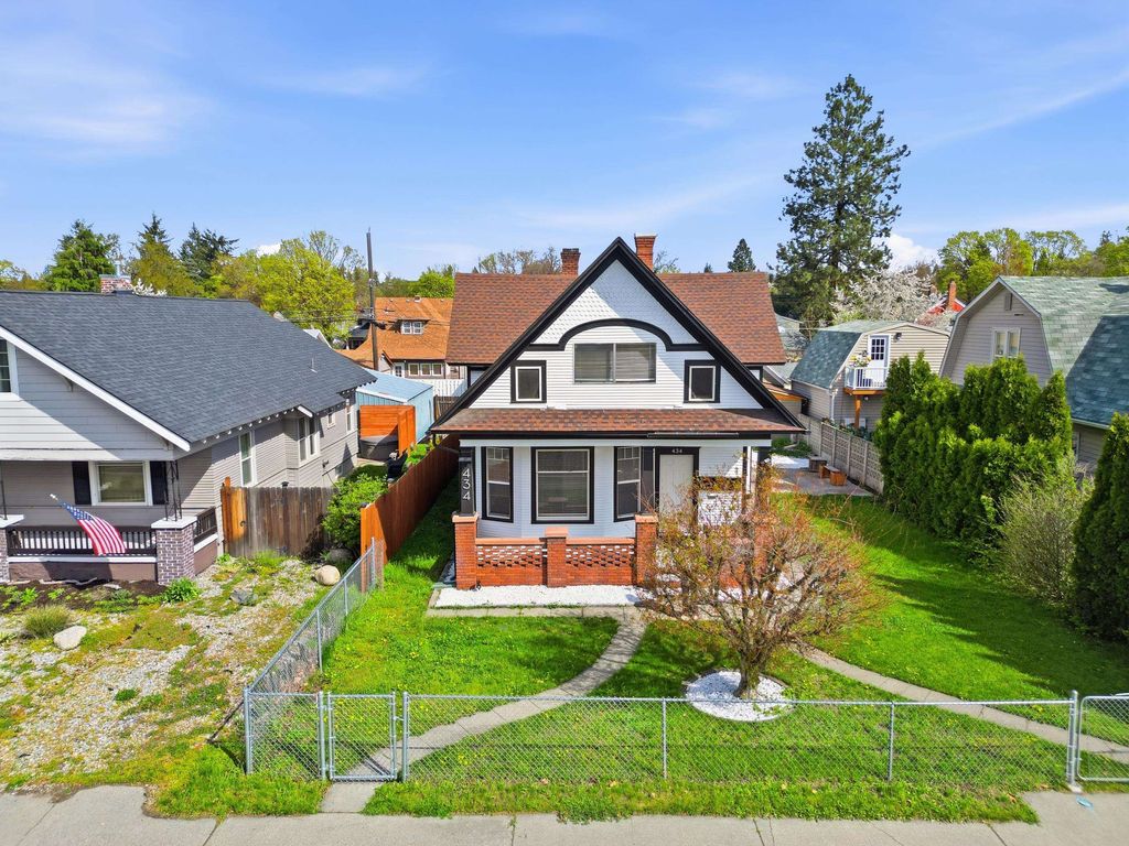 Photo of 434 W Buckeye Ave, Spokane, WA 99205 (MLS # 202615828)