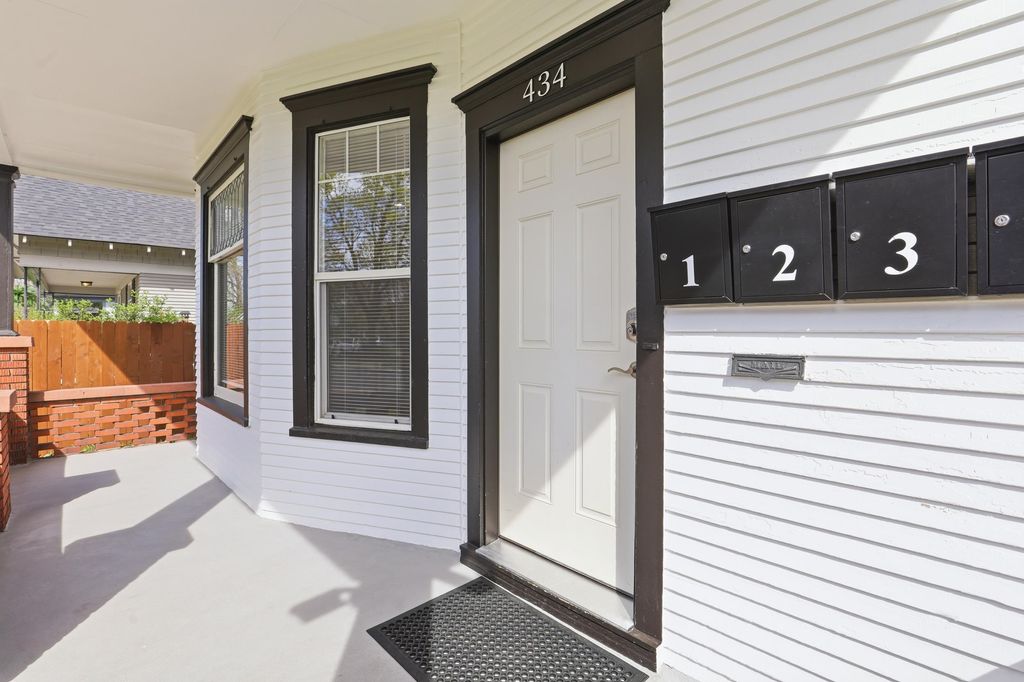 Photo of 434 W Buckeye Ave, Spokane, WA 99205 (MLS # 202615828)