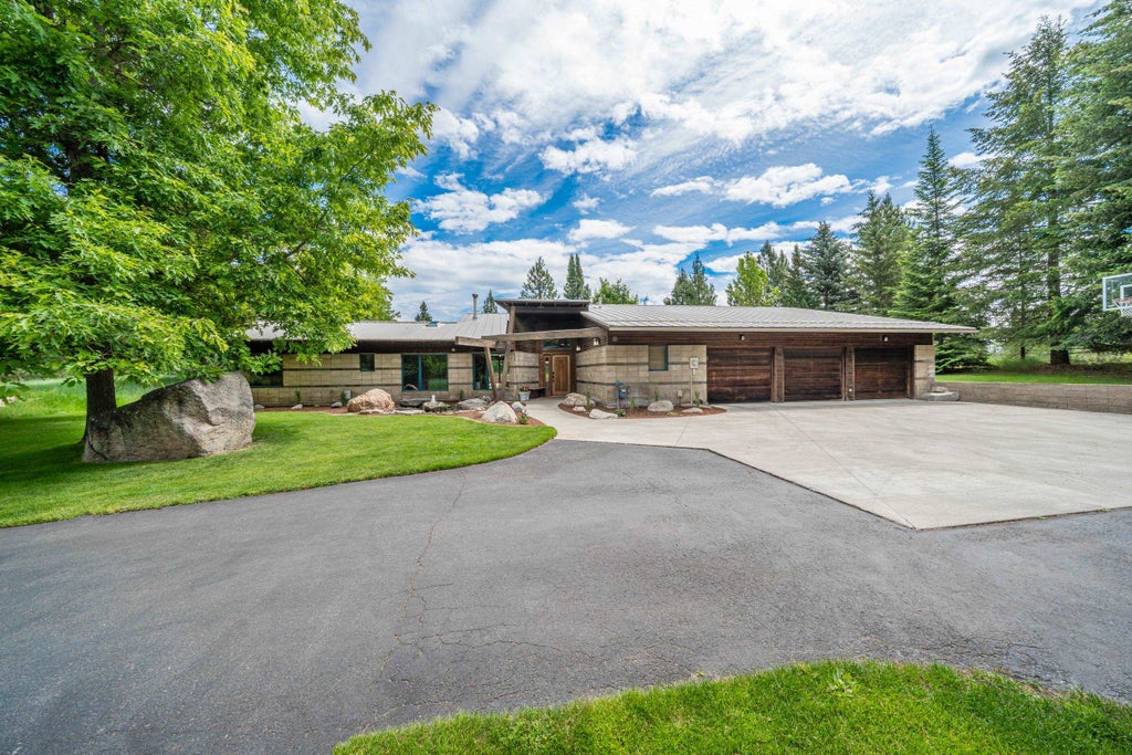 Photo of 1616 E Whispering Springs Ln, Colbert, WA 99005 (MLS # 202624495)