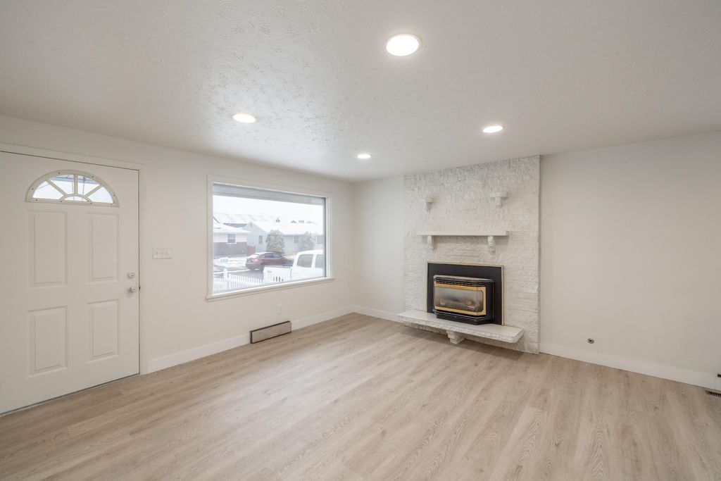 Photo of 708 E Decatur Ave, Spokane, WA 99208 (MLS # 202616129)