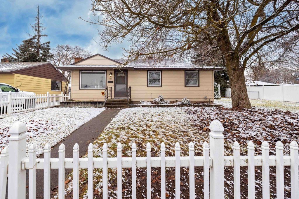 Photo of 708 E Decatur Ave, Spokane, WA 99208 (MLS # 202616129)