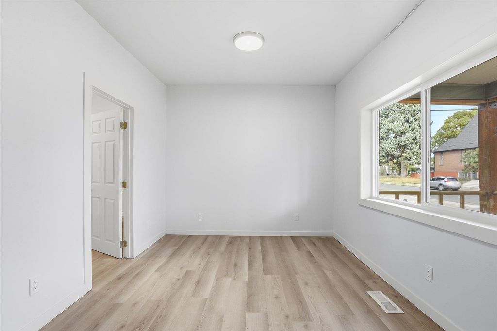 Photo of 2811 N Lincoln St, Spokane, WA 99205 (MLS # 202525504)