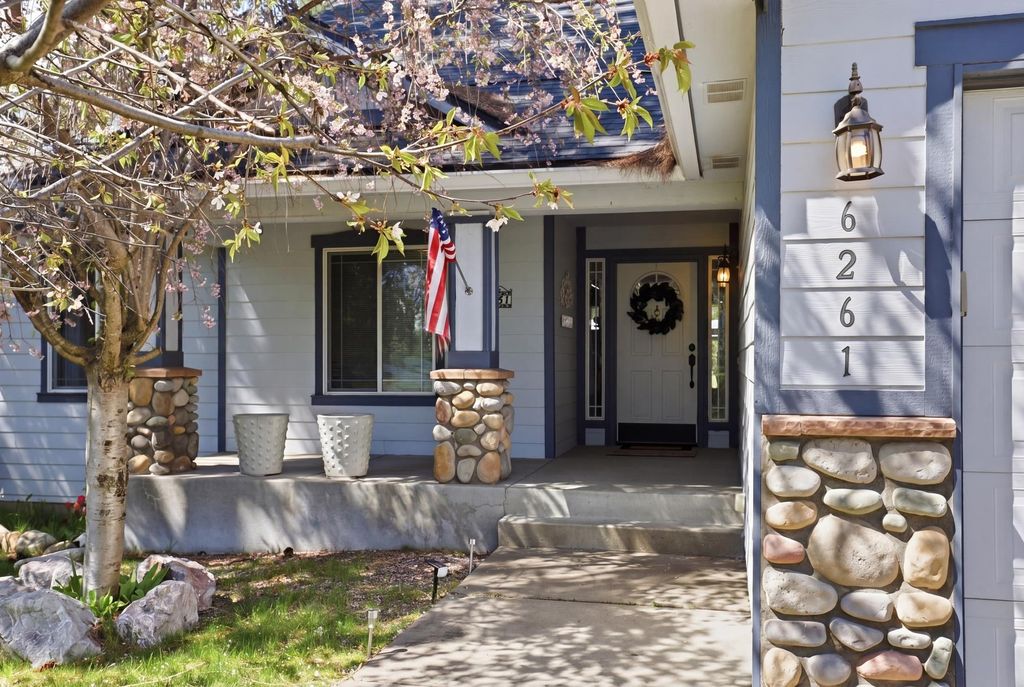 Photo of 6261 Jenna Dr, Nine Mile Falls, WA 99026 (MLS # 202616162)