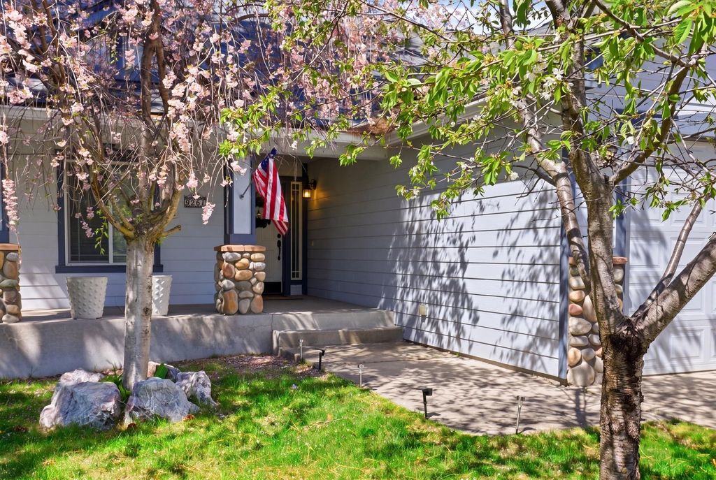 Photo of 6261 Jenna Dr, Nine Mile Falls, WA 99026 (MLS # 202616162)