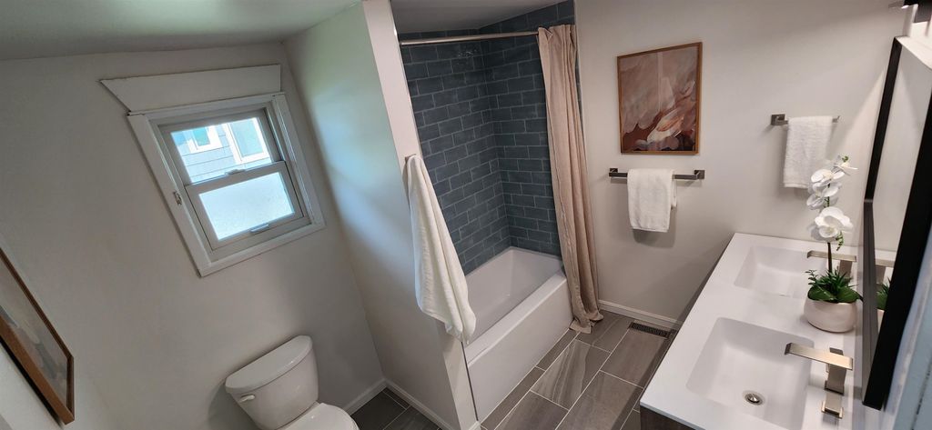 Photo of 5123 N Madison St, Spokane, WA 99205 (MLS # 202525461)