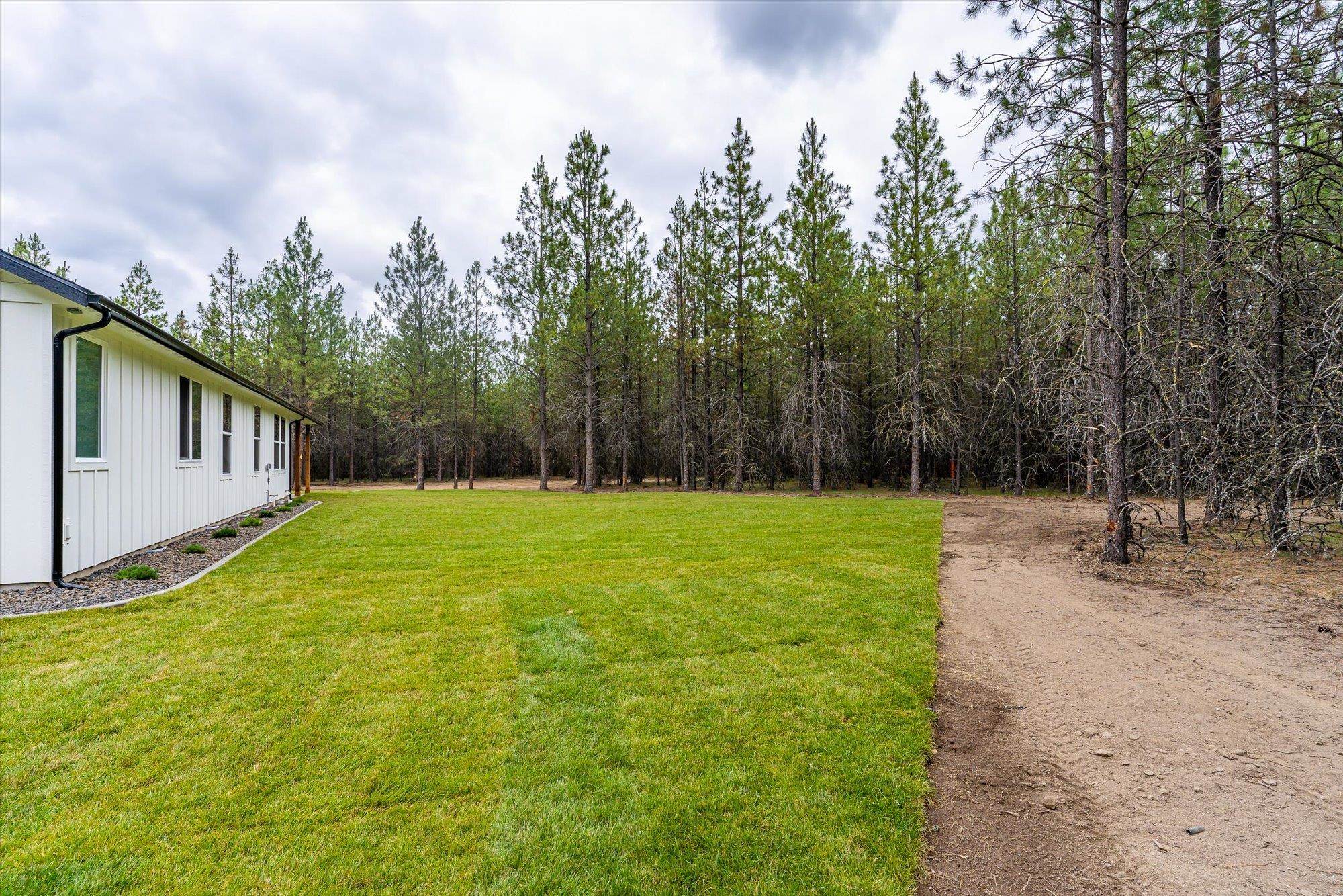 Photo 33 of 50 of 6863 E Elk Chattaroy Rd house