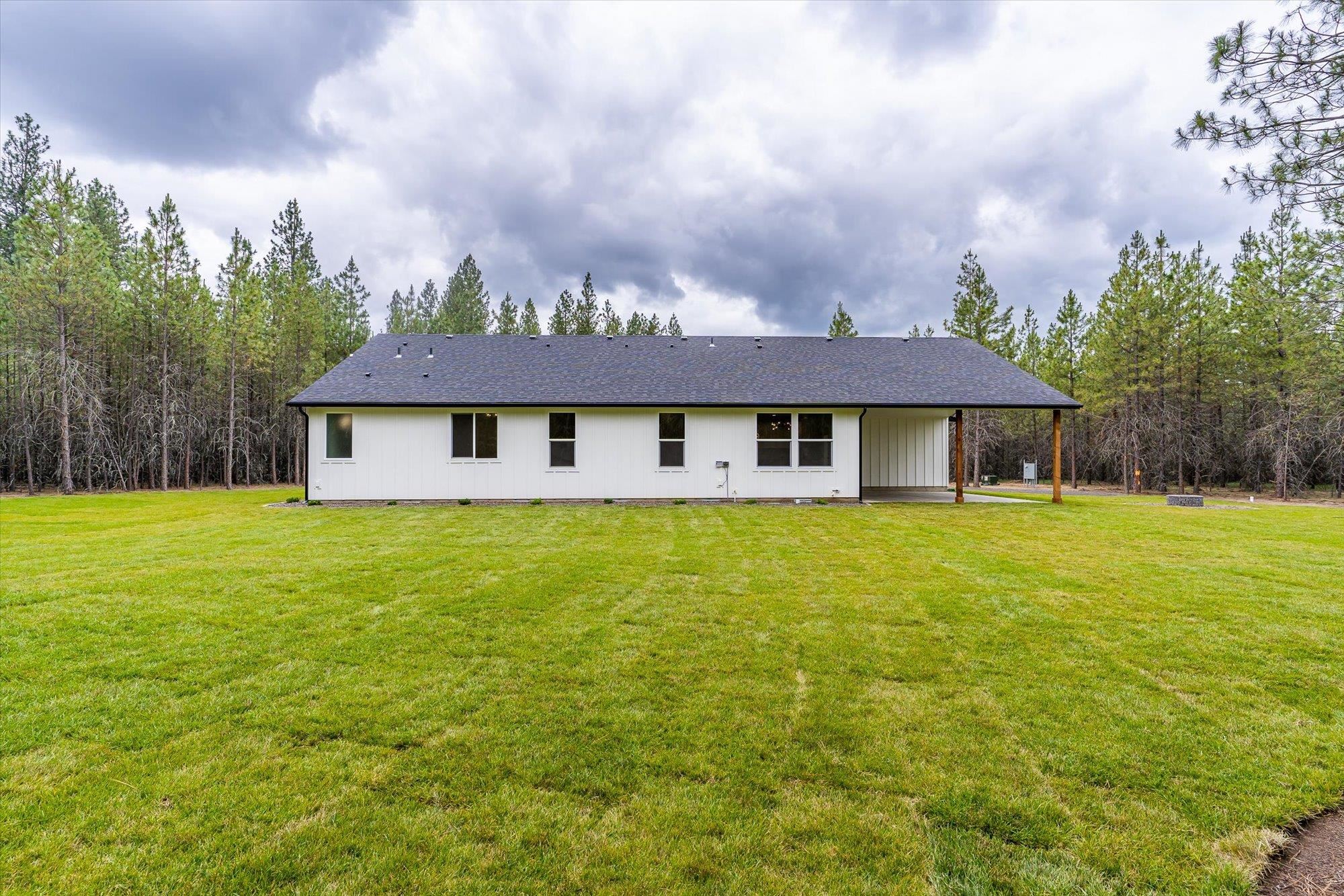 Photo 31 of 50 of 6863 E Elk Chattaroy Rd house