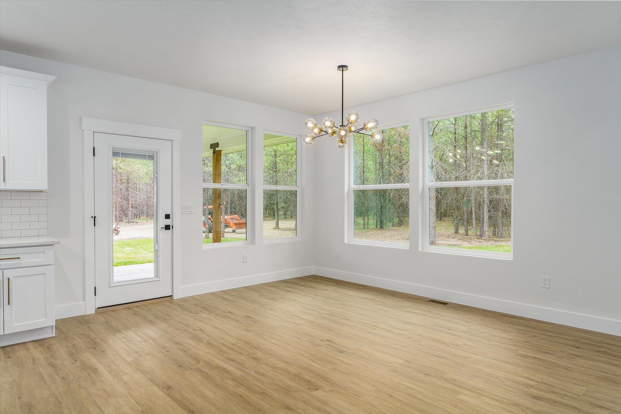 Photo 11 of 50 of 6863 E Elk Chattaroy Rd house