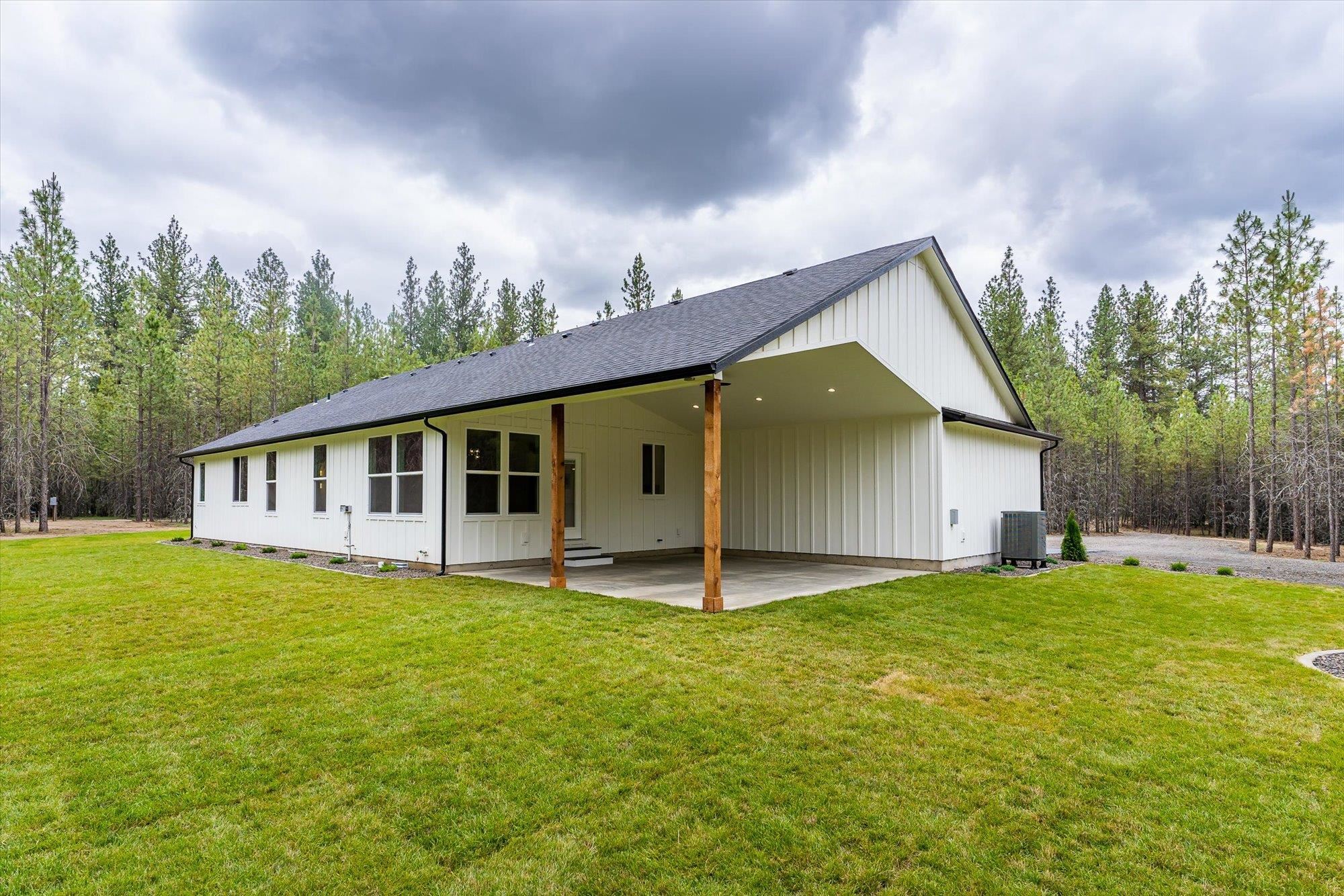 Photo 24 of 50 of 6863 E Elk Chattaroy Rd house