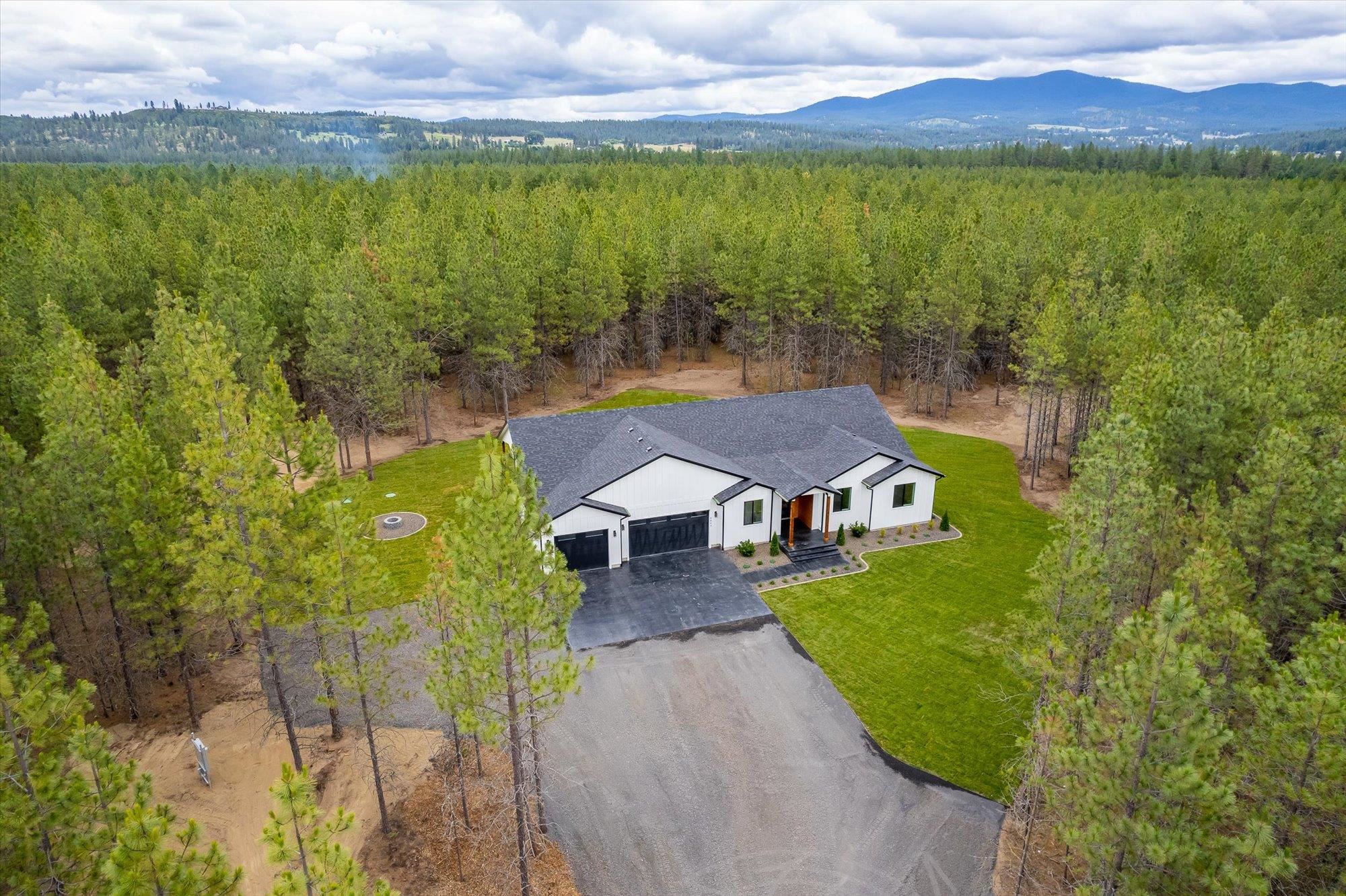Photo 40 of 50 of 6863 E Elk Chattaroy Rd house