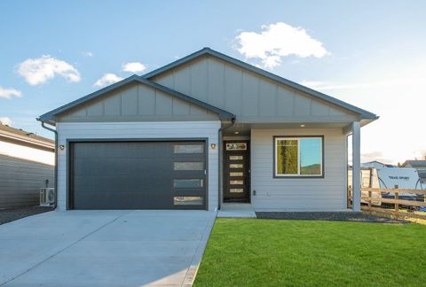 Photo of 18616 E Riverway Ave, Spokane Valley, WA 99016 (MLS # 202614828)