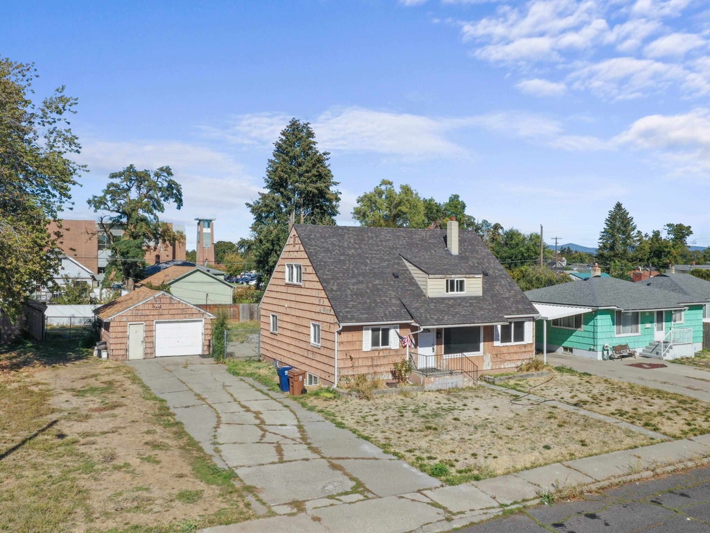 Photo of 1637 E Longfellow Ave, Spokane, WA 99207 (MLS # 202625454)