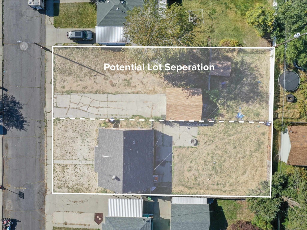Photo of 1637 E Longfellow Ave, Spokane, WA 99207 (MLS # 202625454)