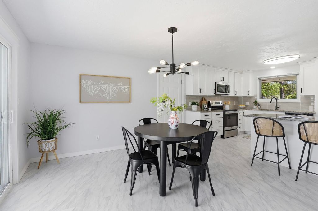 Photo of 5 E Regina Ave, Spokane, WA 99218 (MLS # 202616443)
