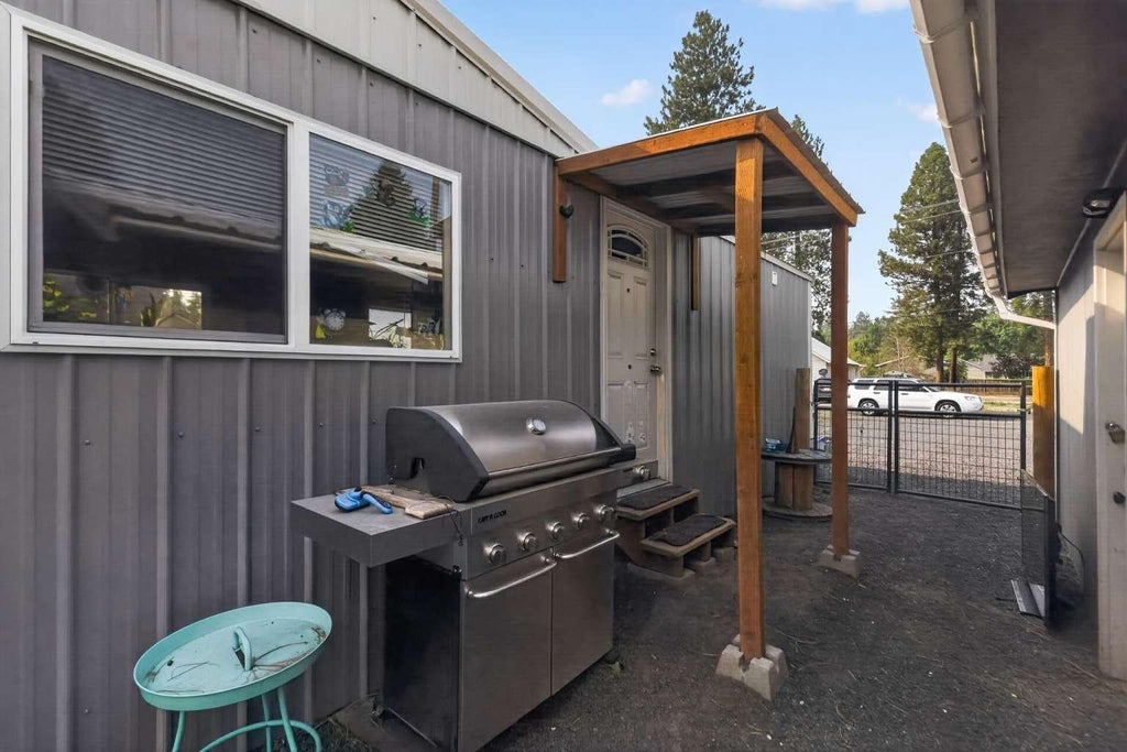 Photo of 426 E 6TH Ave, Deer Park, WA 99006 (MLS # 202622722)