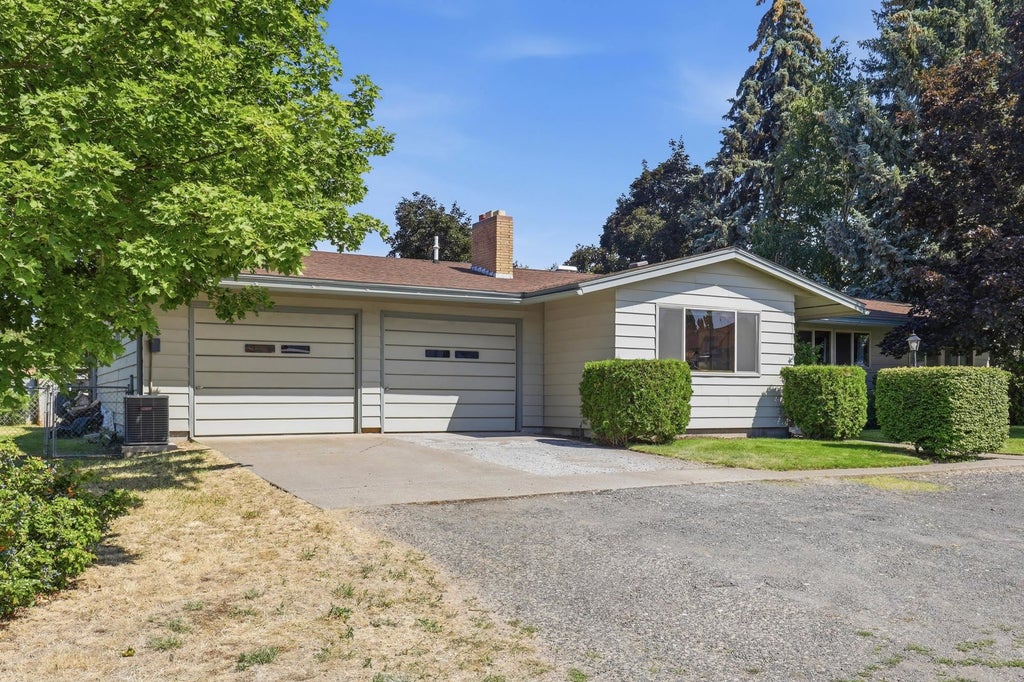 Photo of 401 N 11th St, Davenport, WA 99122 (MLS # 202621042)