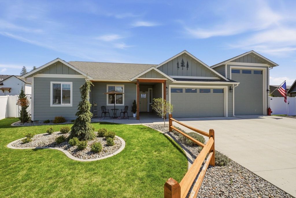 Photo of 22 E Eleventh Ct, Deer Park, WA 99006 (MLS # 202616427)