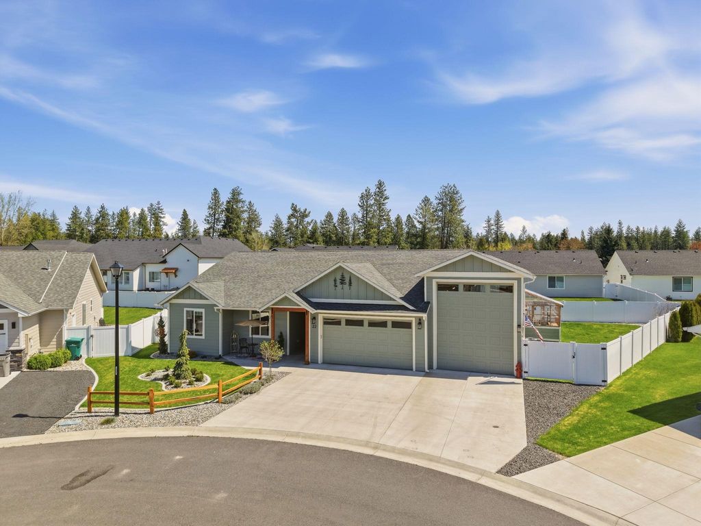 Photo of 22 E Eleventh Ct, Deer Park, WA 99006 (MLS # 202616427)