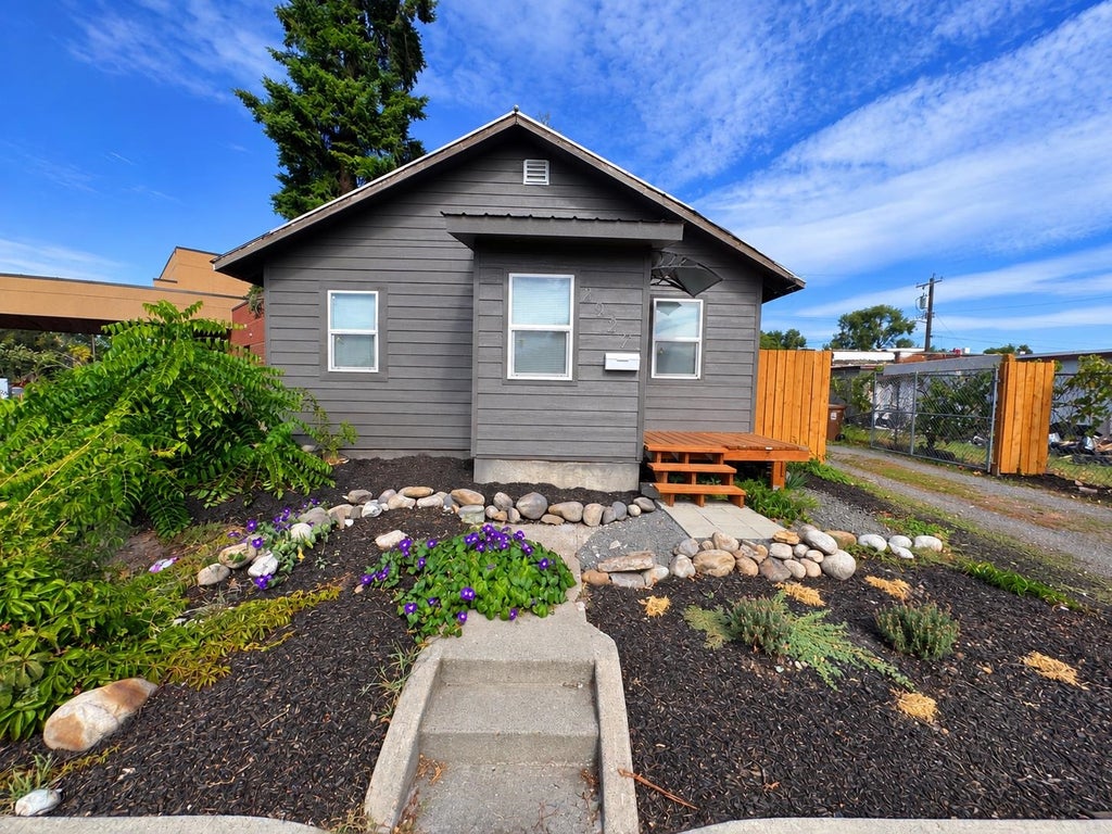 Photo of 2927 E Mission Ave, Spokane, WA 99202 (MLS # 202625425)