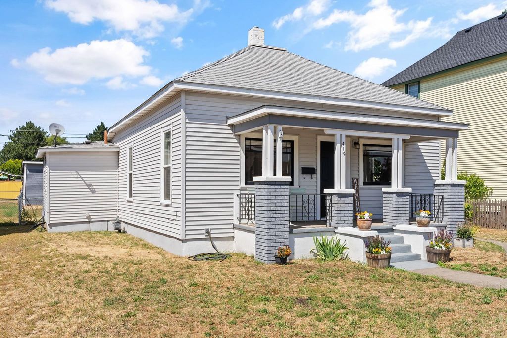 Photo of 410 W Shannon Ave, Spokane, WA 99205 (MLS # 202616239)