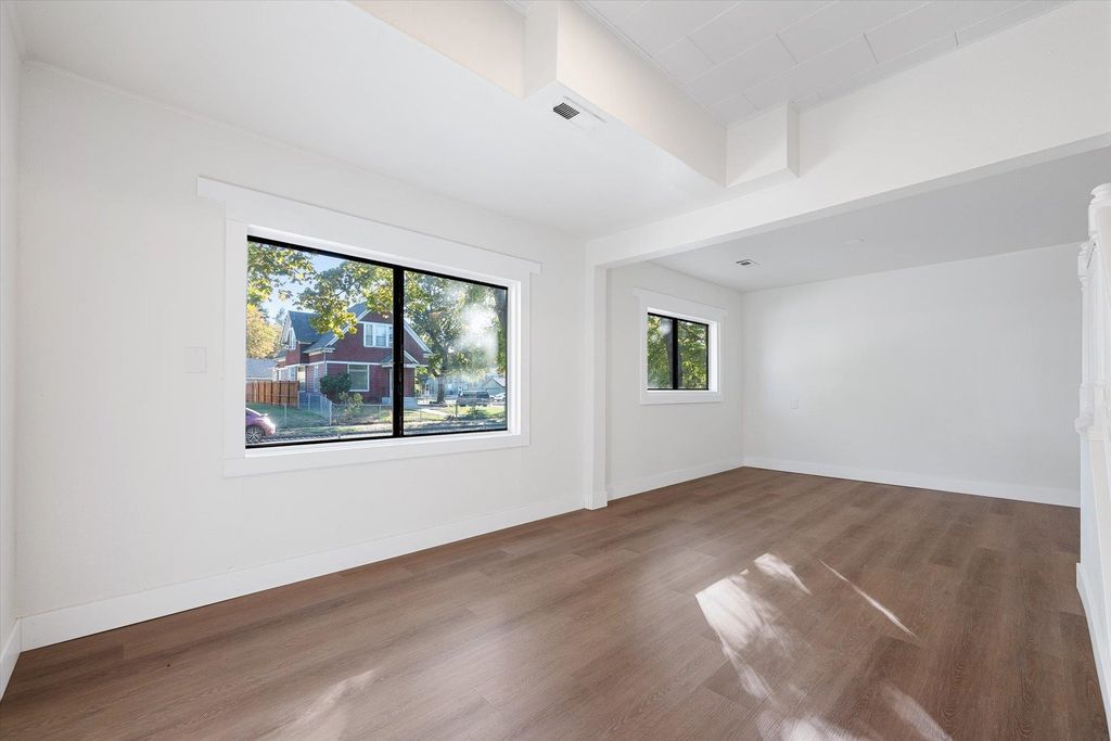 Photo of 824 W FAIRVIEW Ave, Spokane, WA 99205 (MLS # 202525444)