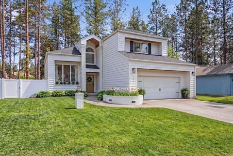 Photo of 201 W Woodway Ave, Spokane, WA 99218 (MLS # 202613905)