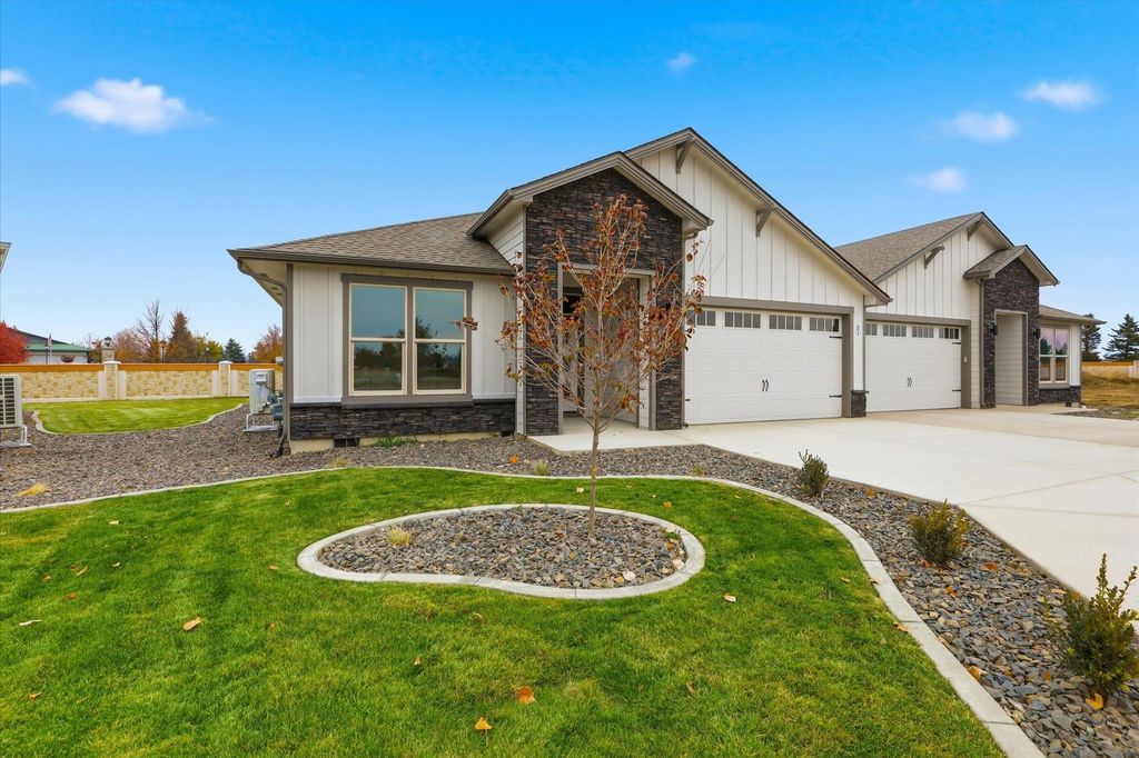 Photo of 1109 - Unit 21 N Country Club Dr, Deer Park, WA 99006 (MLS # 202615893)