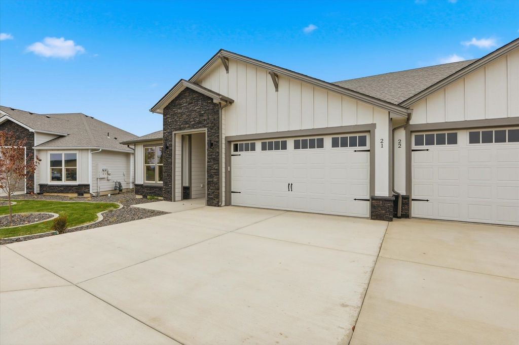Photo of 1109 - Unit 21 N Country Club Dr, Deer Park, WA 99006 (MLS # 202615893)