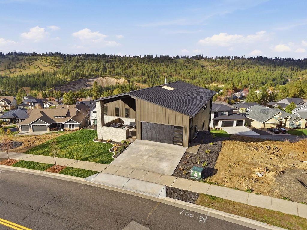 Photo of 5227 S Lincoln Way, Spokane, WA 99224 (MLS # 202615708)