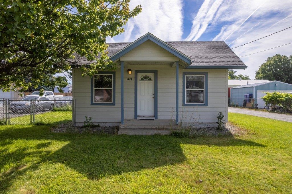 Photo 1 of 30 — 824 N MAMER AVE Ave, Spokane Valley, WA 99216