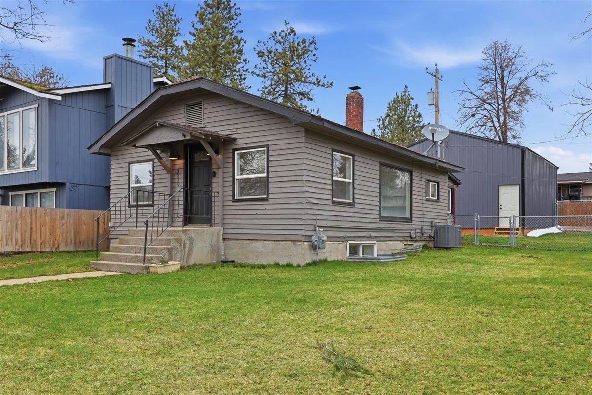 Photo 1 of 32 — 3219 E 36th Ave, Spokane, WA 99223