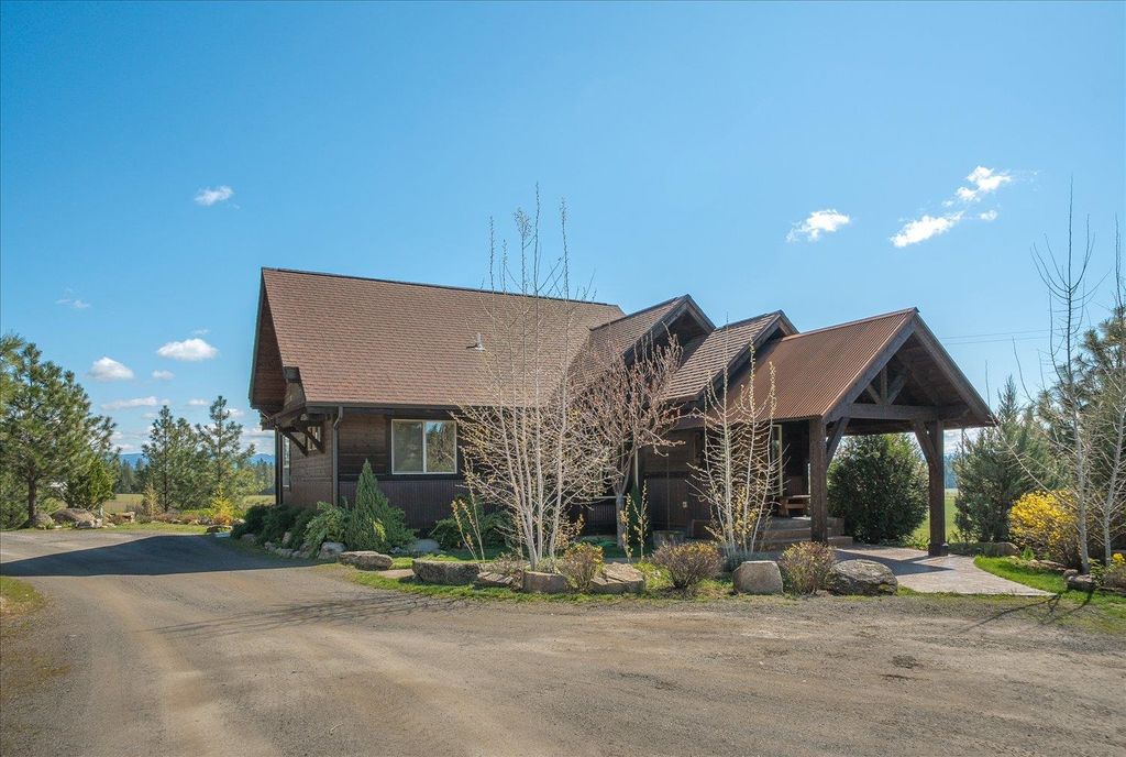 Photo of 316 W Austin Rd, Spokane, WA 99208 (MLS # 202615957)