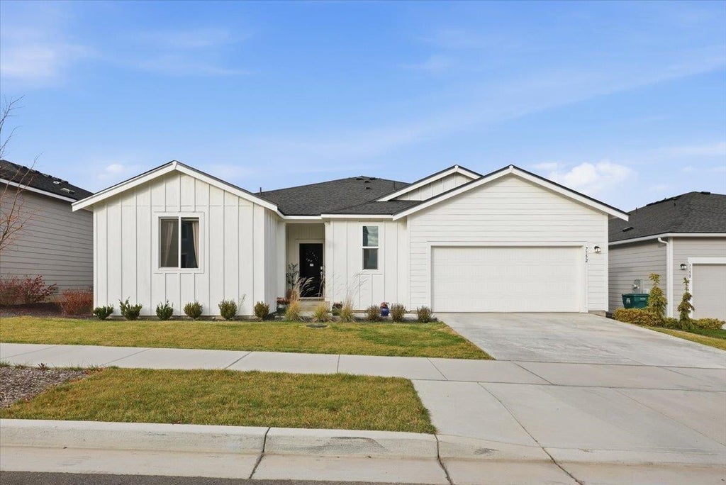 Photo of 7152 S Boulder Ridge Dr, Spokane, WA 99224 (MLS # 202625881)