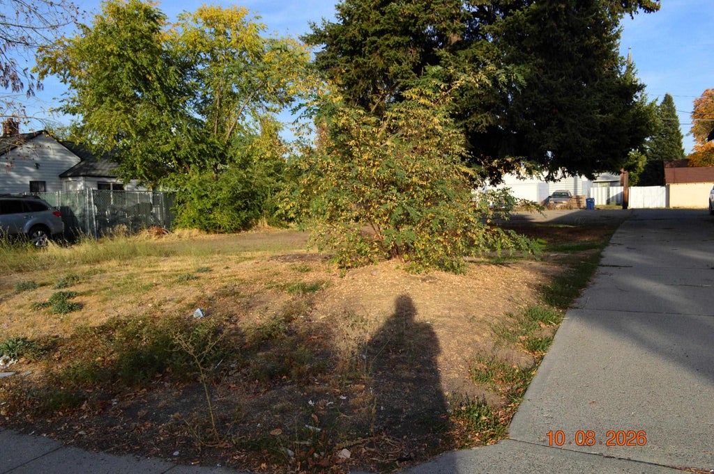 Photo of 4708 N Maple St, Spokane, WA 99205 (MLS # 202625968)