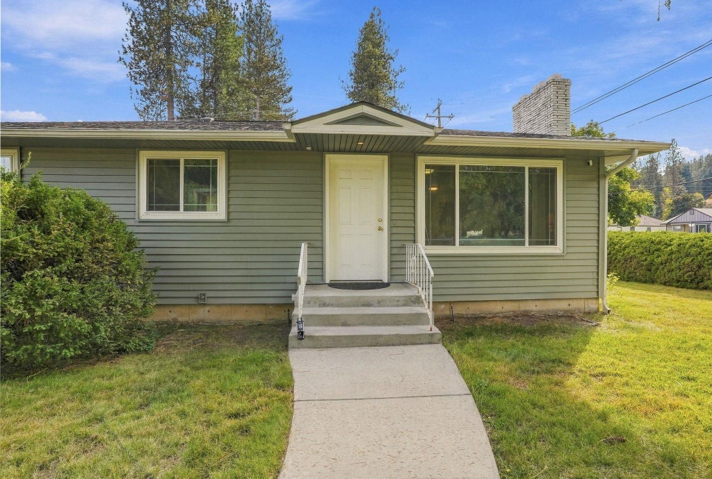 Photo of 621 W Barnes Rd, Spokane, WA 99218 (MLS # 202625408)