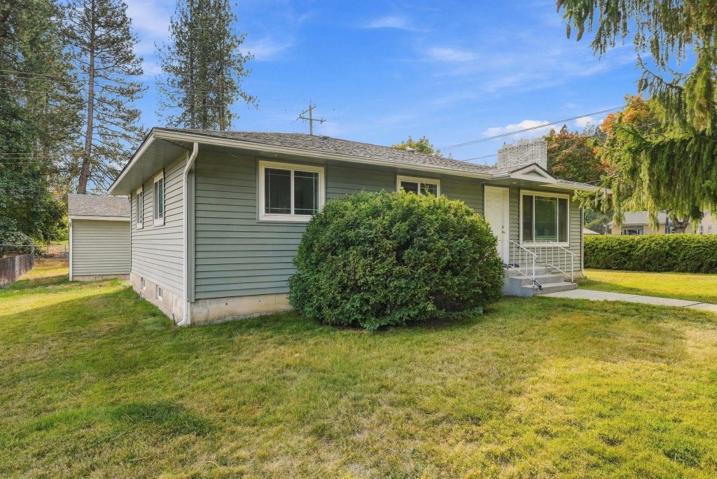 Photo of 621 W Barnes Rd, Spokane, WA 99218 (MLS # 202625408)