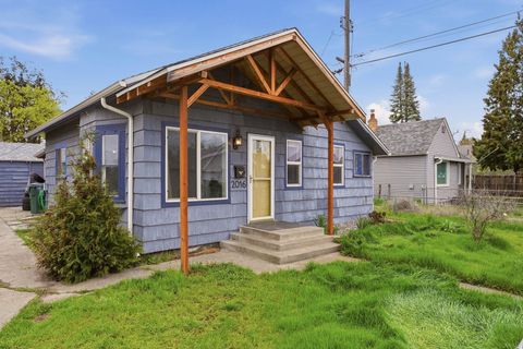 Photo of 2016 N Cannon St, Spokane, WA 99205 (MLS # 202615650)