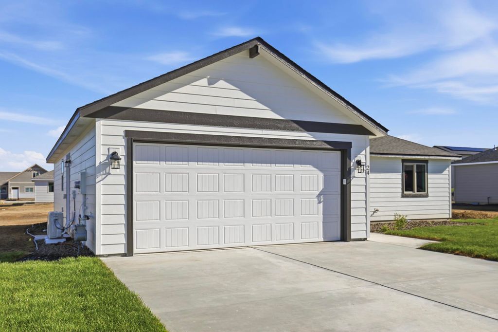 Photo of 24 W 12th St, Deer Park, WA 99006 (MLS # 202612845)