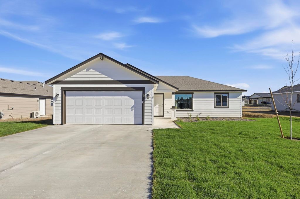 Photo of 24 W 12th St, Deer Park, WA 99006 (MLS # 202612845)