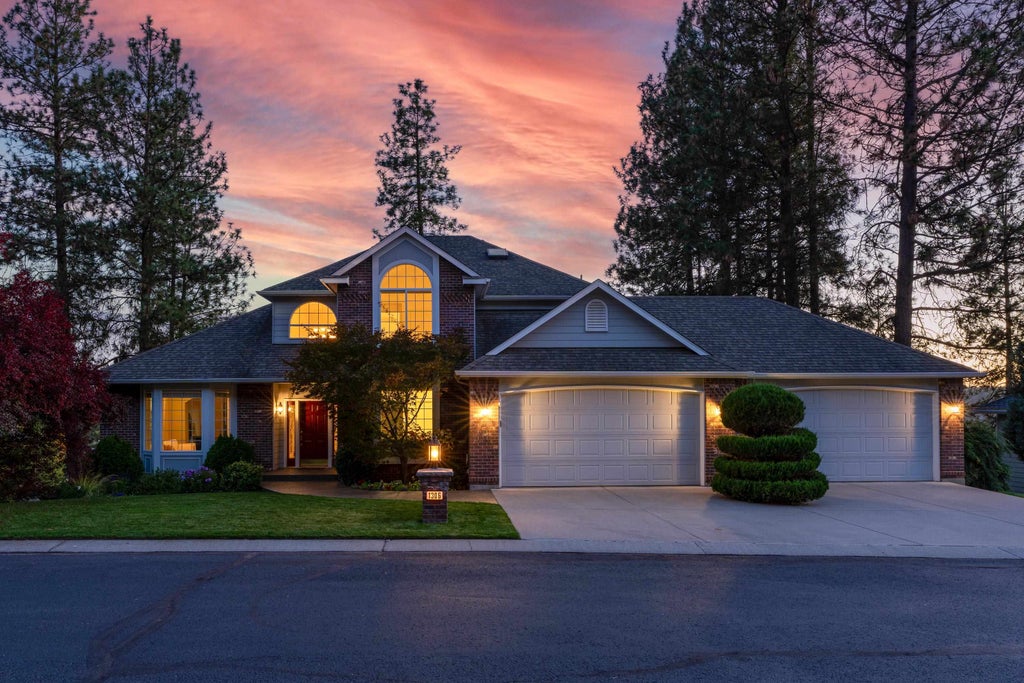 Photo of 1306 E Blackwood Ln, Spokane, WA 99223 (MLS # 202625838)