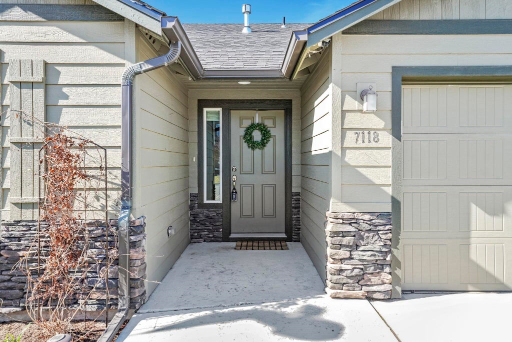 Photo of 7118 S Parkridge Blvd, Spokane, WA 99224 (MLS # 202623066)