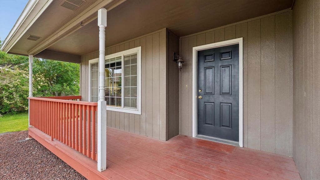 Photo of 1402 E Houghton Ct, Spokane, WA 99217 (MLS # 202619864)