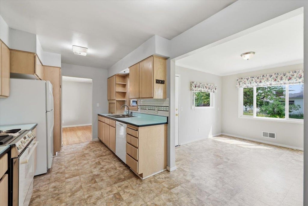Photo of 201 W Franklin Ct, Spokane, WA 99205 (MLS # 202622285)