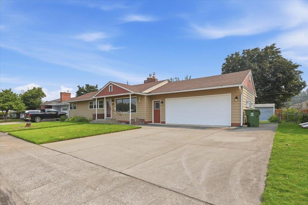 Photo of 201 W Franklin Ct, Spokane, WA 99205 (MLS # 202622285)