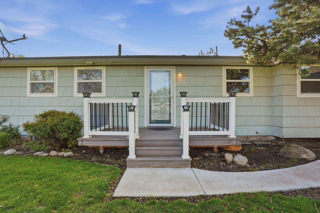 Photo of 601 N FARR Rd, Spokane, WA 99206 (MLS # 202615689)