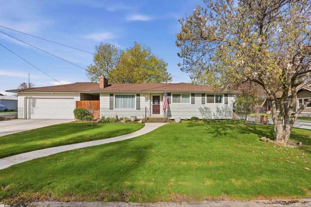 Photo of 601 N FARR Rd, Spokane, WA 99206 (MLS # 202615689)