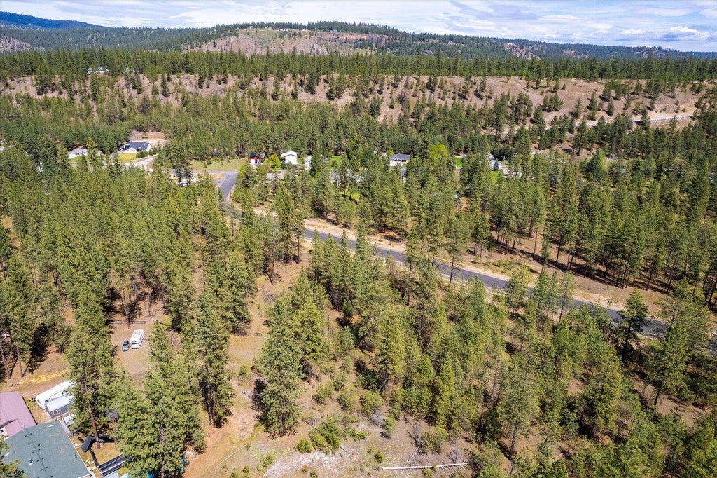 Photo of 6550 Kate Dr, Nine Mile Falls, WA 99026 (MLS # 202612349)