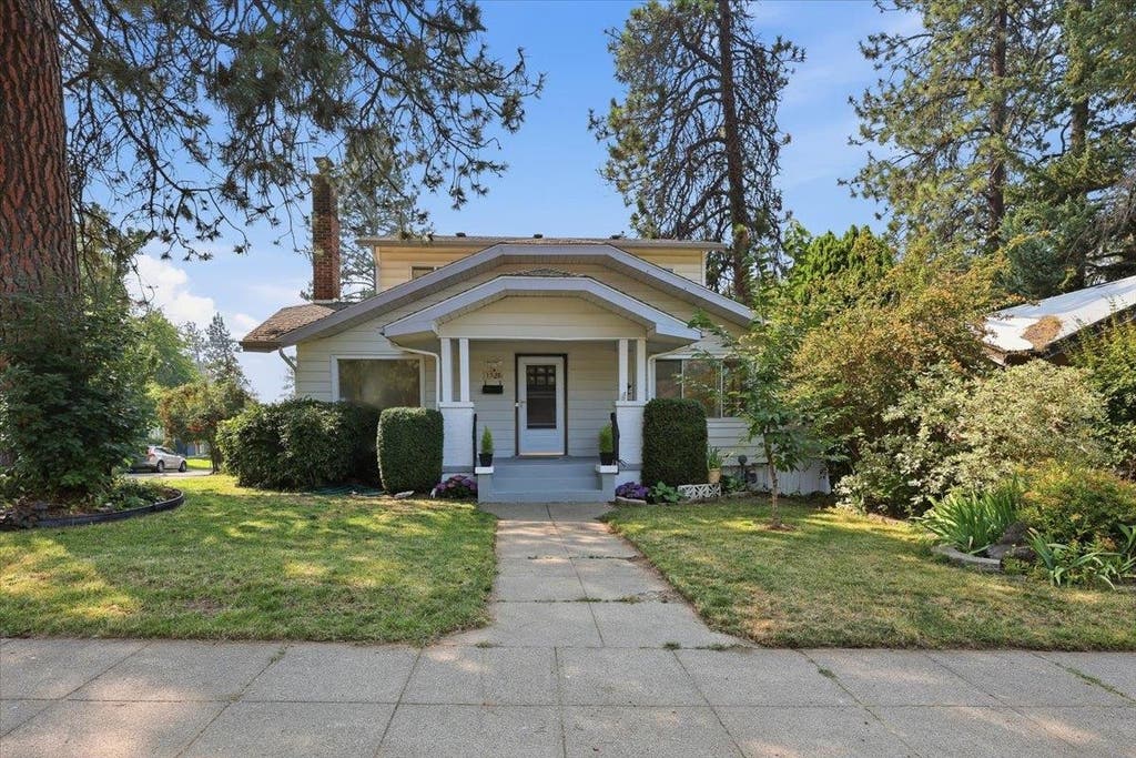Photo of 1528 S Adams St, Spokane, WA 99203 (MLS # 202622201)